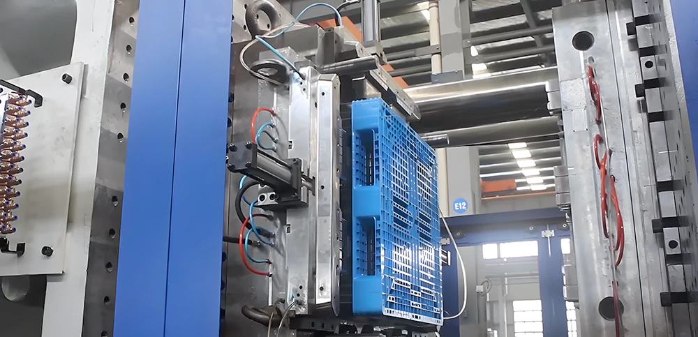 plastic molding for plastic pallets