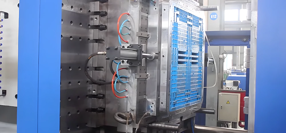 process of plastic molding for plastic pallets